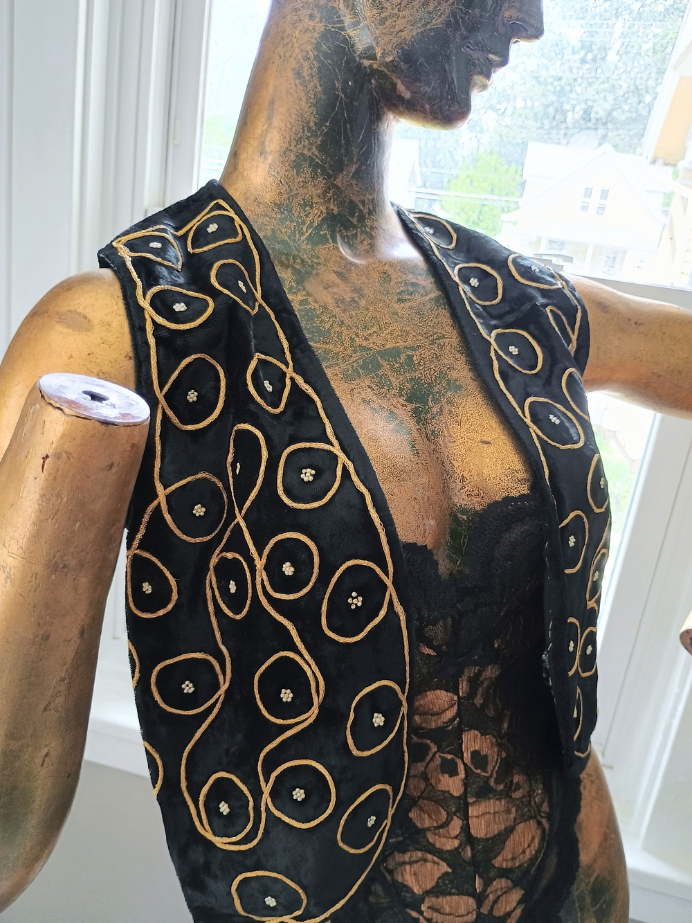 🌻 FESTIVAL FASHION 🌻 VTG Velvet & Gold Vest w Faux Pearl Accents, Bohemian